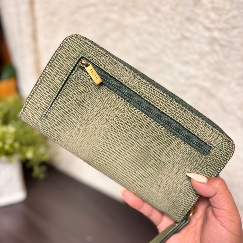 Fossil Brand Jori Zip Clutch CHIVE New With Tags Clutch Wristlet Sage Green Croc